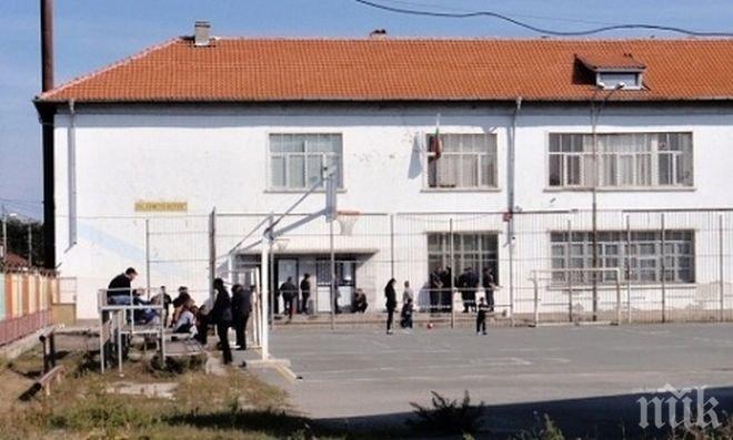 Тревога! На прага на учебната година няма учители. Много излизат в пенсия, а желаещи да ги заместят няма