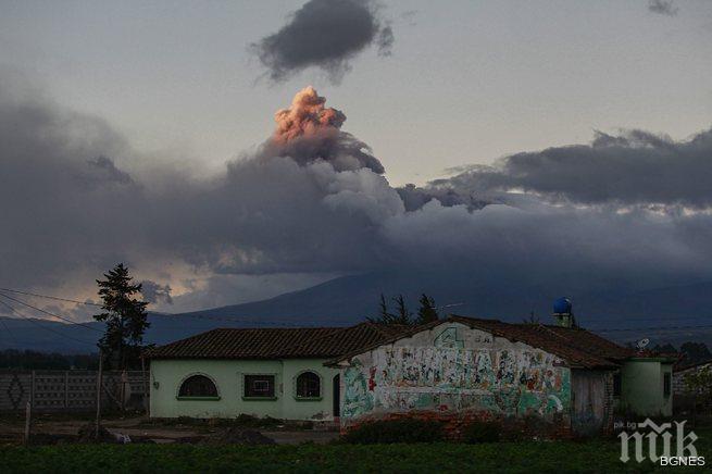 Близо 325 000 души са застрашени от вулкана Котопакси