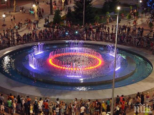 Пуснаха най-големия пеещ фонтан във Варна 