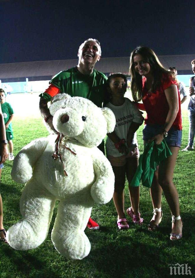 Стоичков с уникален жест към болно дете (снимки + видео)