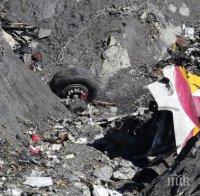 Заради лошите метеорологични условия: Не могат да евакуират телата на загиналите при самолетната катастрофа в Индонезия
