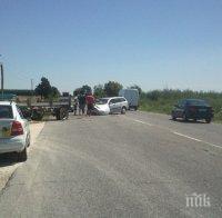 Шофьор на автомобил се удари в ремарке с дърва на пътя Пловдив - Пазарджик