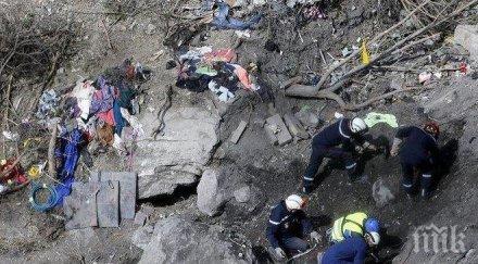 мястото катастрофата индонезийския самолет открити тела оцелели