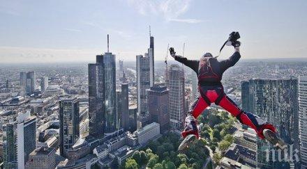 годишна оцеля падане етаж