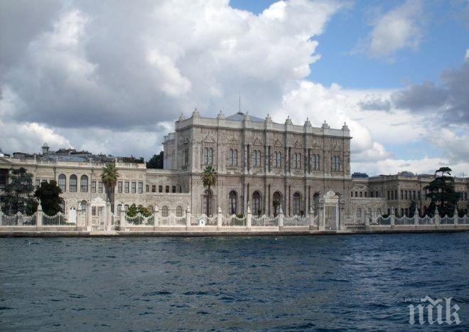 Задържаха нападателите, стреляли пред дворец в Истанбул