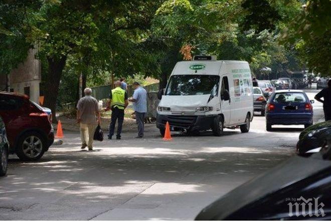 Брутална катастрофа окървави Варна! Микробус и пикап се удариха на пътя, пометоха жена, която остана смазана под едната кола