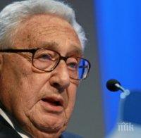 Кисинджър: САЩ трябва да осъзнаят, че отношенията между Русия и Украйна имат специфичен характер