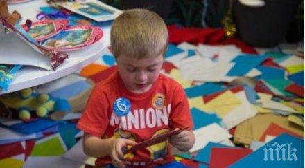 трогателно хлапе болно мускулна дистрофия получи 000 картички рождения ден