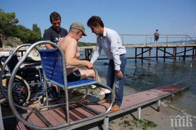 ПИК TV: Обраха пътеката за инвалиди на плажа в Аспарухово