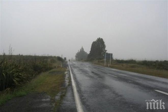 Мокри и хлъзгави са пътищата във Варненско