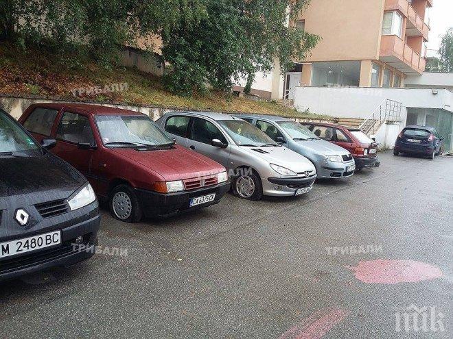 Нарязаха гумите на 11 коли във Враца
