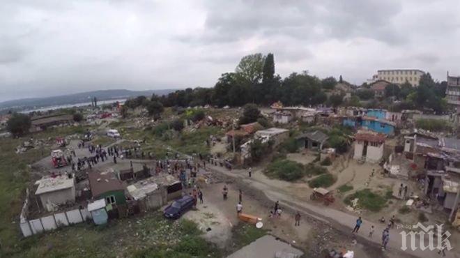 Ексклузивно видео от дрон! Вижте пораженията след събарянето на ромските бараки в Максуда!