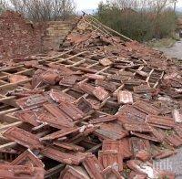 Ямболско село наподобява Сталинград след урагана снощи (снимки)
