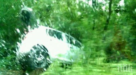 тежка катастрофа варна автомобил излезе шосето излетя крайпътните дървета снимки
