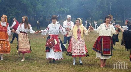 министърка облече народна носия игра хоро жеравна снимки