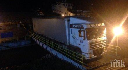камион закъса слизане ферибота свищов