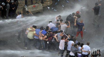 ожесточени сблъсъци бейрут демонстранти полицаи бяха ранени