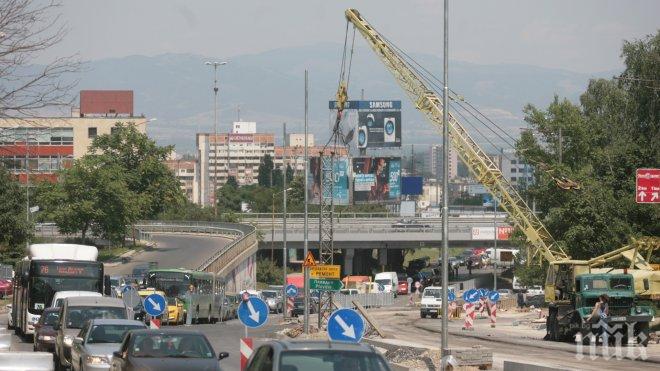 Утре пускат движението по новия пробив на бул. Александър Малинов