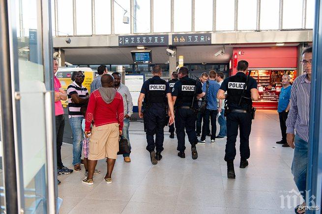 Антитерористични звена разследват стрелбата във влака Амстердам-Париж