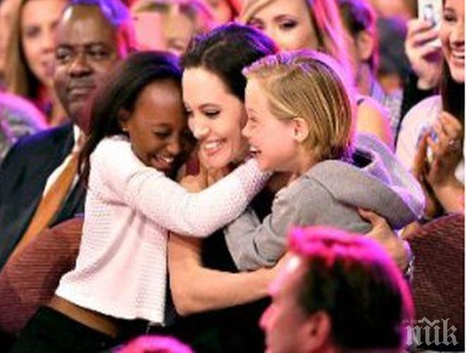 Бранджелина осиновили първото си дете незаконно?