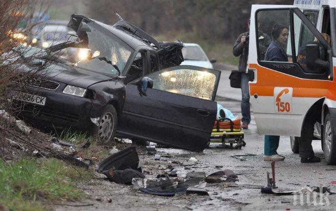 Тежка катастрофа заради дъжда край Орешак: Фолксваген се удари челно в Ленд роувър! 59-годишен мъж загина на място, има ранени