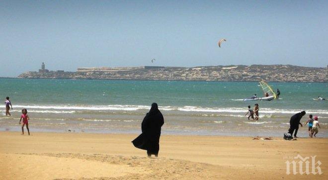 Мюсюлманки искат женски плаж в Мароко