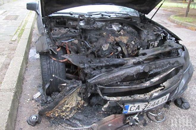 ПИК TV: Мерцедес изгоря в Русе