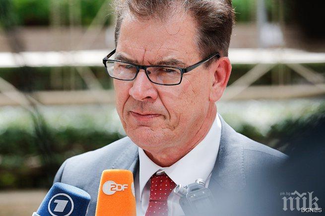 Германски министър иска ЕС да инвестира 10 млрд евро за нови бежански центрове 