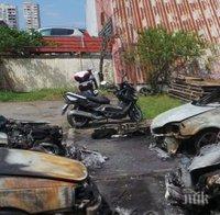 Четири коли и мотор пламнаха като факли на бургаски паркинг (снимки)
