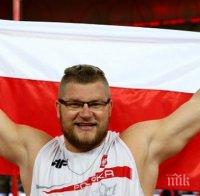 Павел Файдек защити световната си титла на чук