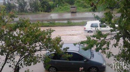 улиците троян стават реки такава картинката всеки дъжд