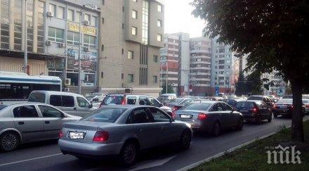 зверско задръстване затапи центъра варна колоната километрична снимки