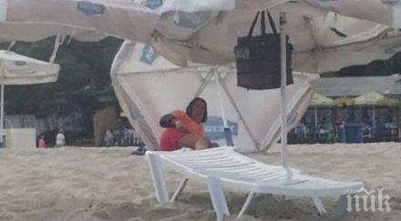 непукист червен флаг спасител излежава сянка хич пука хора