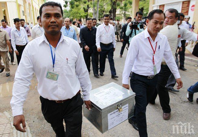 Властите в Камбоджа се борят с корупцията и преписването