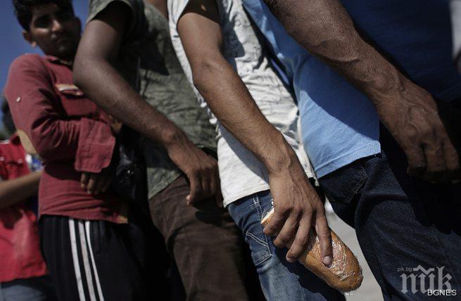 Лодка се преобърна в Егейско море! Най-малко шестима бежанци се издирват 