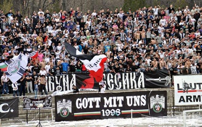 Италианец и ирландец взимат акциите на Локомотив (Пд)