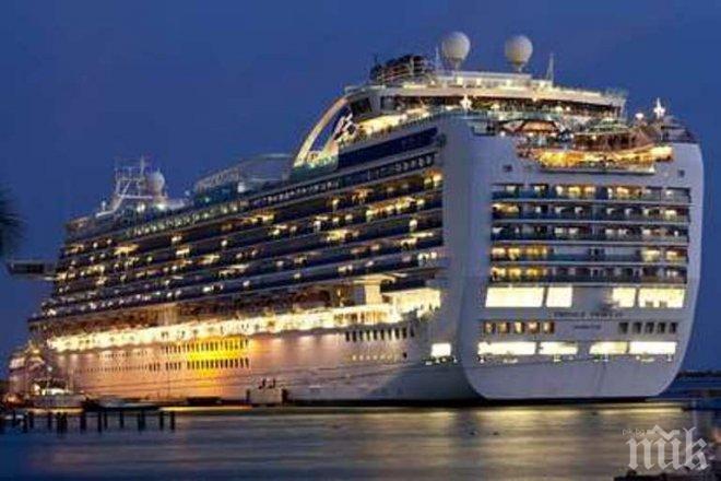 Разкош! Супер луксозен лайнер акостира в Бургас (снимки)
