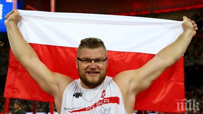 Павел Файдек защити световната си титла на чук