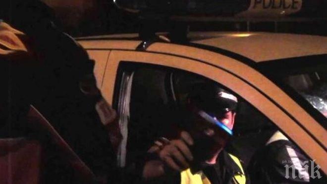 Патрул със софийски номер 3637 дебне край Драгичево