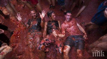 томатина превзе улиците испанския град буньол