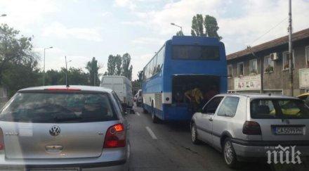първо пик автобус аварира насред софия километрично задръстване блокира бул данаил николаев снимки