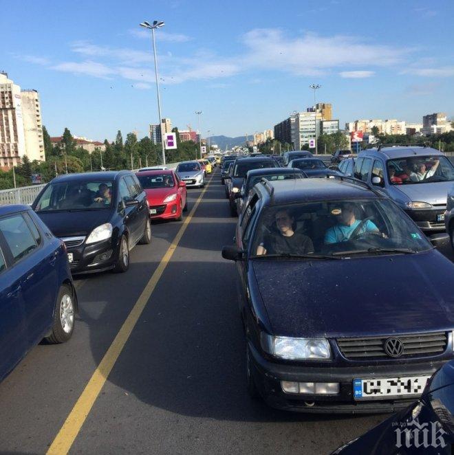 Нови километрични задръствания на „Цариградско шосе” (снимки)
