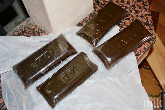 10 души са предадени на съд за трафик на над 14,5 тона хашиш