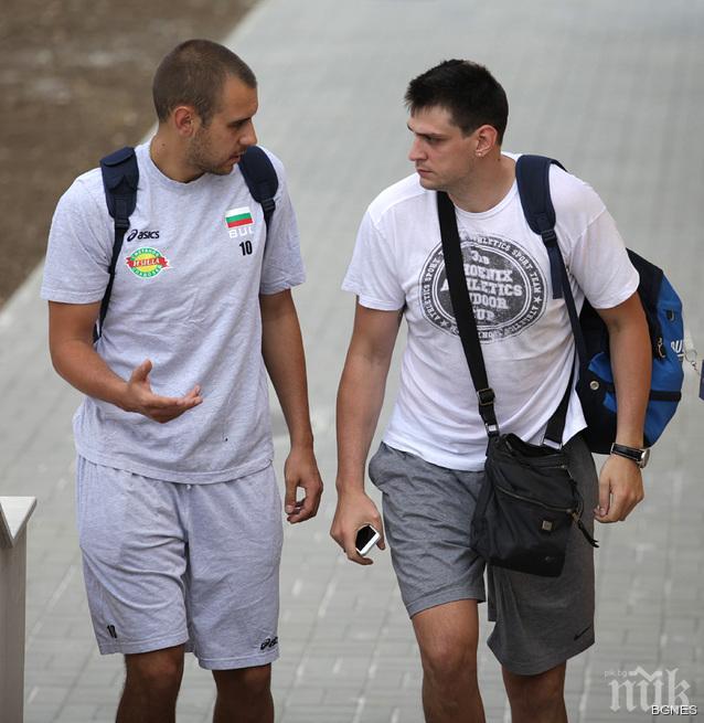 Националите по волейбол изкачиха планински връх 