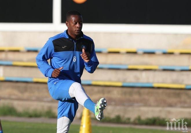 Левски тества африканец с юношите