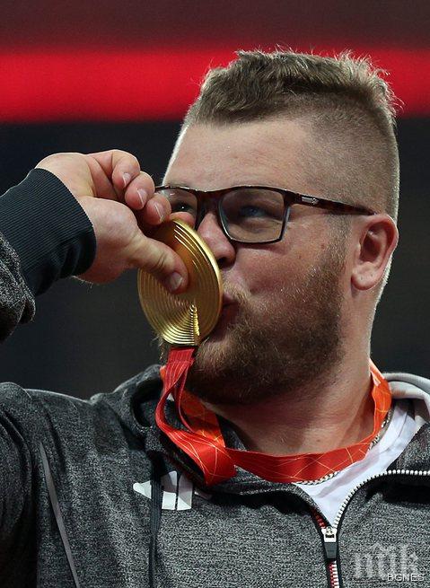 Обрат! Файдек е загубил медала си, не е плащал с него за такси