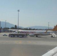 Извънредно! Турски самолет със 169 души на борда кацна аварийно на летище София заради отказал двигател (обновена и снимки)