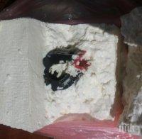 Потрес! Жена си купи краве сирене, няма да повярвате каква гадост откри вътре! (снимки)