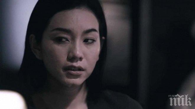 Нейният шеф решава да я проследи след работа. Това, което разбира за нея? Той остава шокиран! УОУ