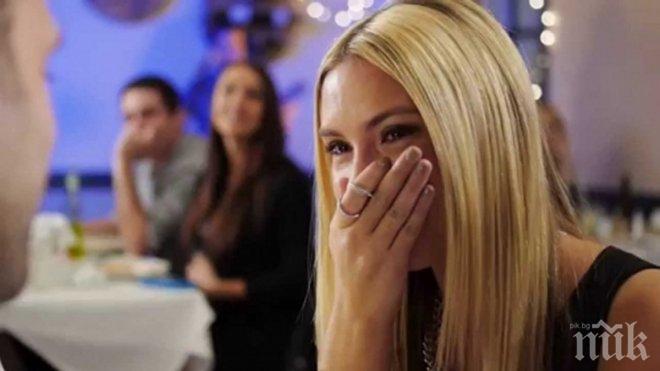 Те се влюбили като деца, а сега той й прави невероятна изненада!